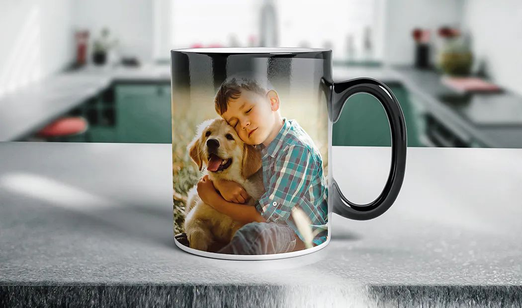 Personalised magic mug: Boy cuddling golden retriever, revealed with heat.